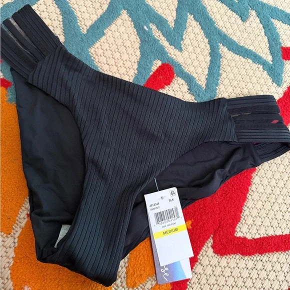 ISABELLA ROSE
Queensland Maui Bikini Bottom - Picture 2 of 7